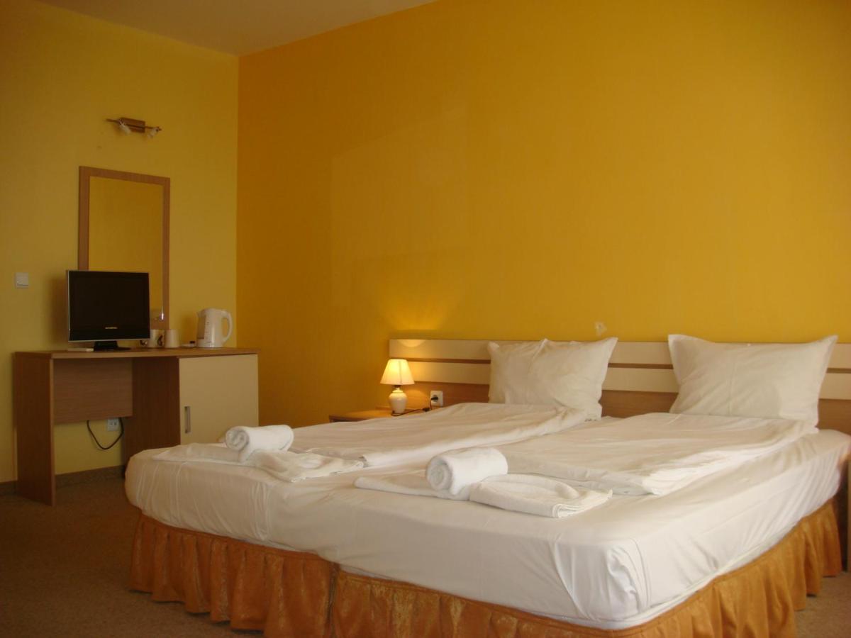 Тропикана Hotel Primorsko Exterior foto